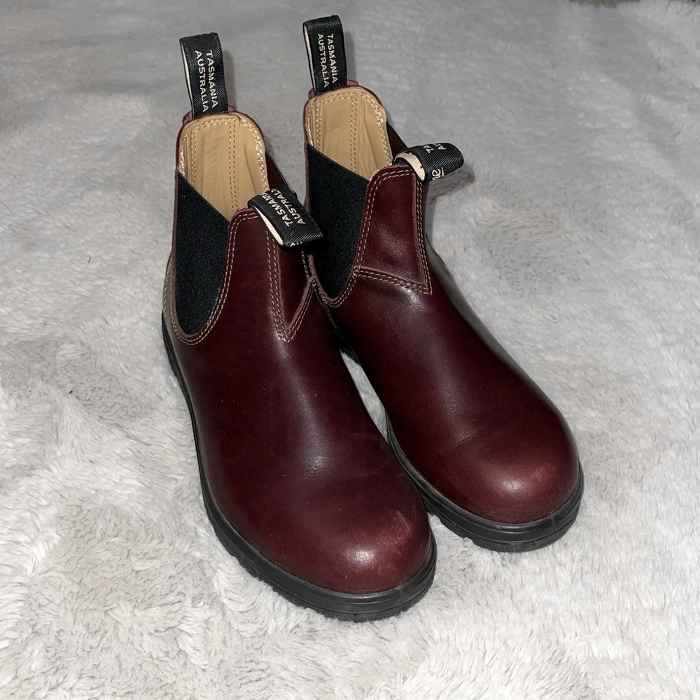 Women’s Classics Chealsea Boots in Redwood | 9US / 6UK